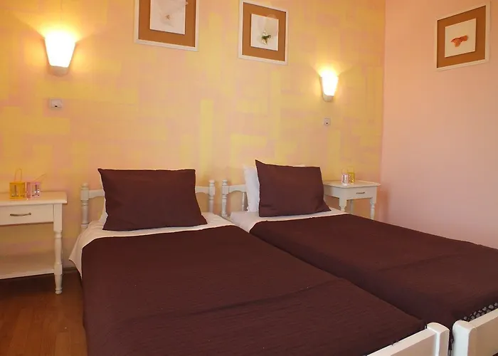 Firefly * Μωραΐτικα